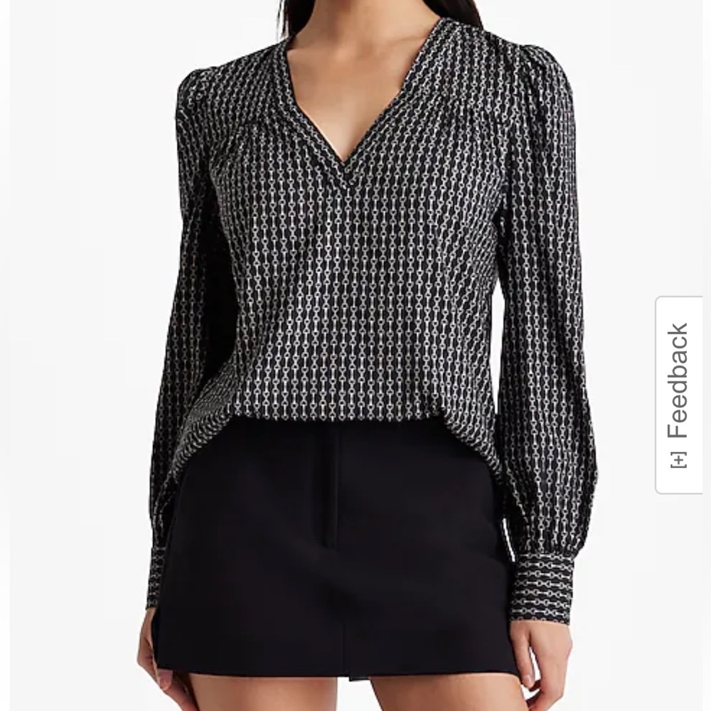 Express. L Printed V-Neck Long Sleeve Gathered Front Top